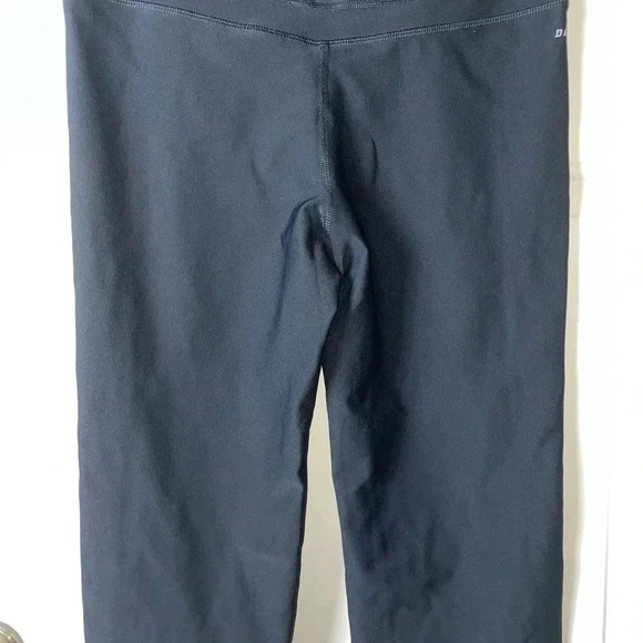 Nike DRI FIT CROPPED LEGGINGS LOGO SIZE SMALL BLACK IN COLOR - Picture 7 of 9